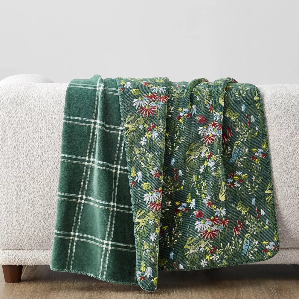 Casual Living Reversible Luxe Plush 50x70 Throw